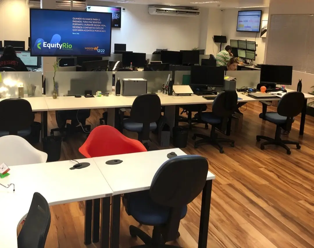 escritorio operacoes equity rio.webp