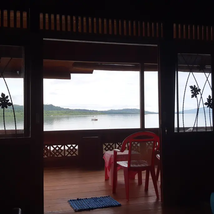 Veranda met uitzicht op zee porch sea sight Rumah Tuhaha Josema, Saparua