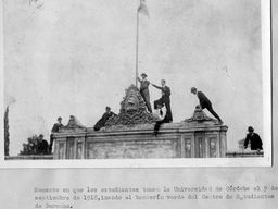 Muestra fotográfica revive la época de la Reforma Universitaria
