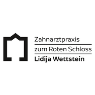 Zahnarztpraxis zum roten Schloss - Stilvolle Kunstblumen im Behandlungszimmer