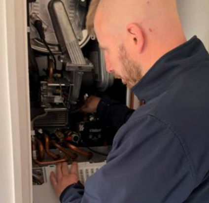 Gas-Engineer-Exeter-Boiler-Service-Lombardi_edited.jpg