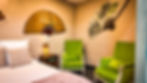 Suite familiale Prével avec lit et fauteuils verts