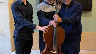 Quand un grand musicien fait don de son violoncelle