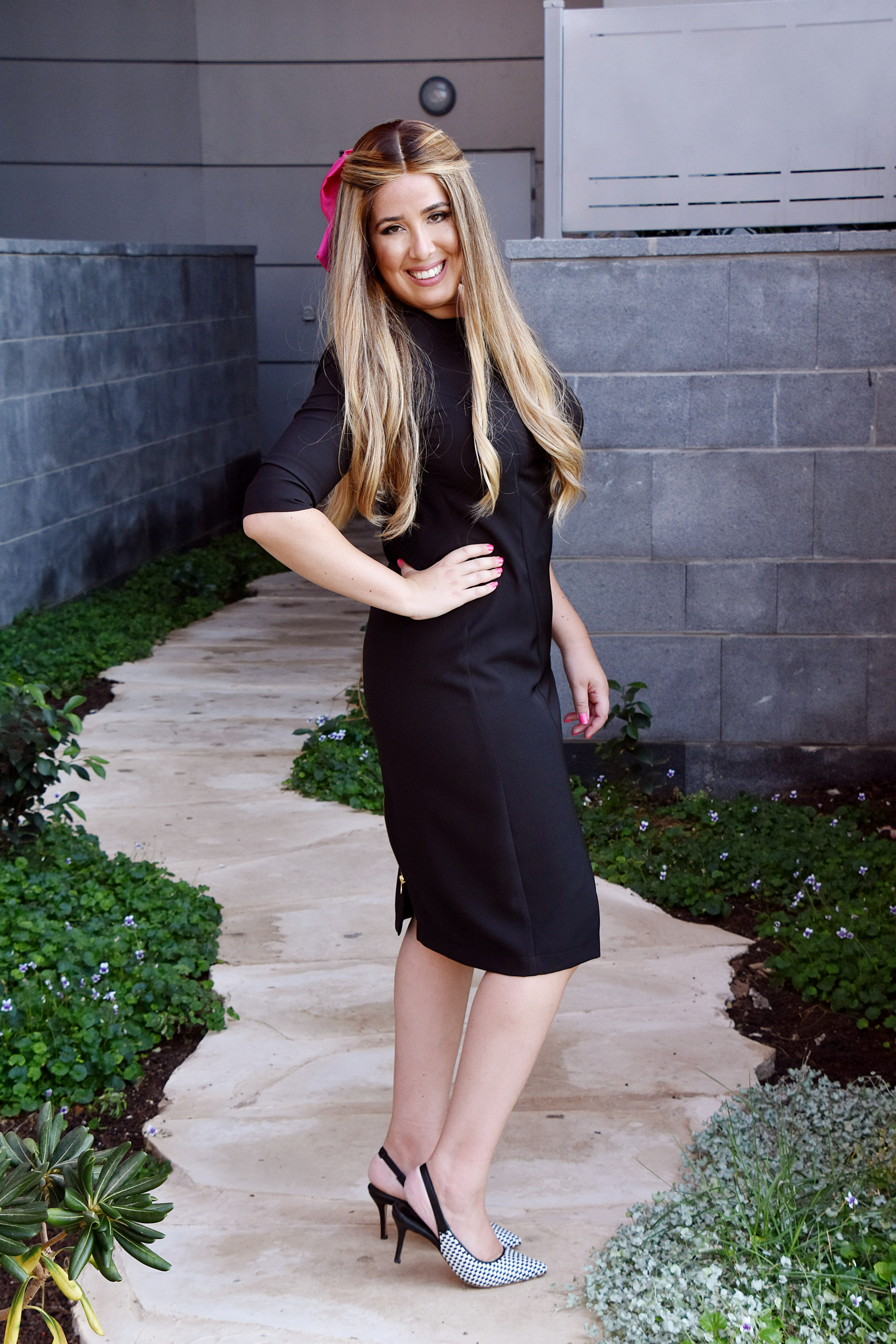 שמלת  בקאהם פודאנג שחורה עם רוכסן בגב