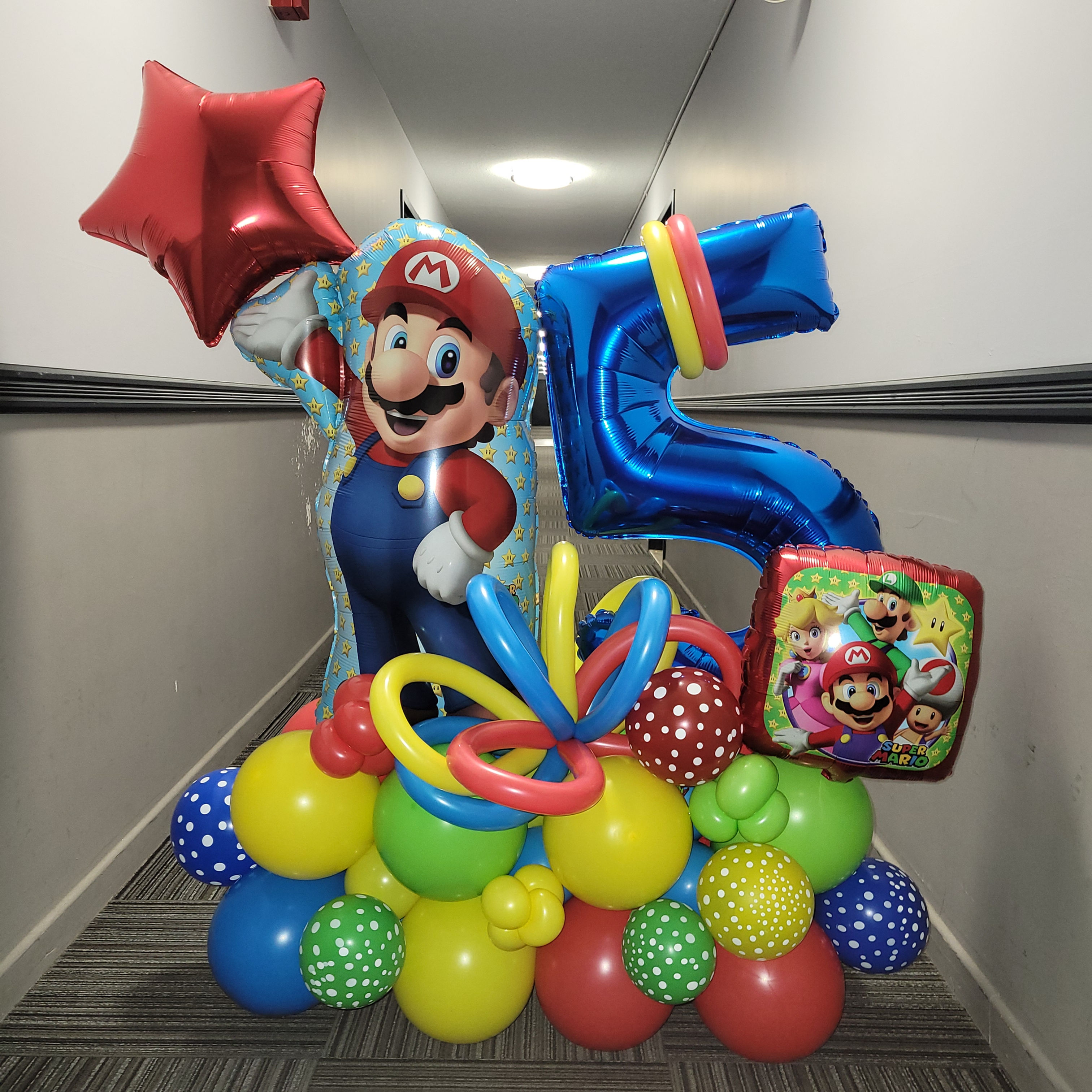 Balloon floor bouquet