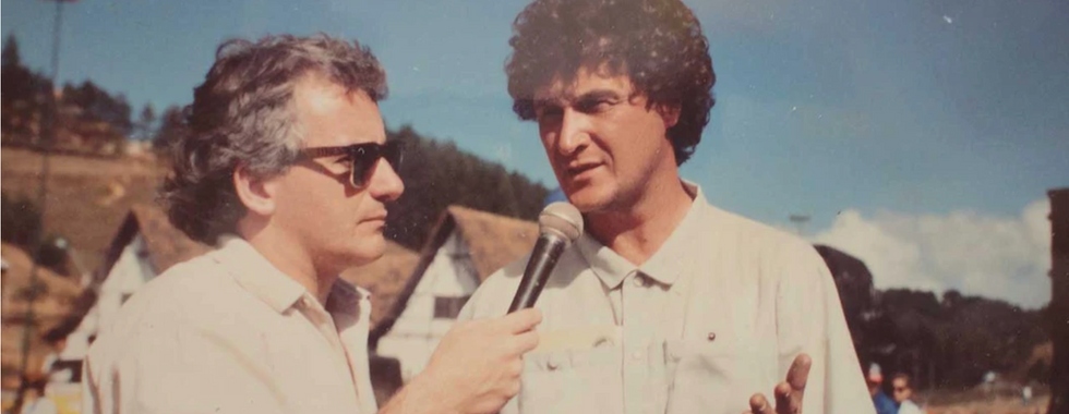 Nelson de Almeida fundador do Jeep Clube do Brasil sendo entrevistado 