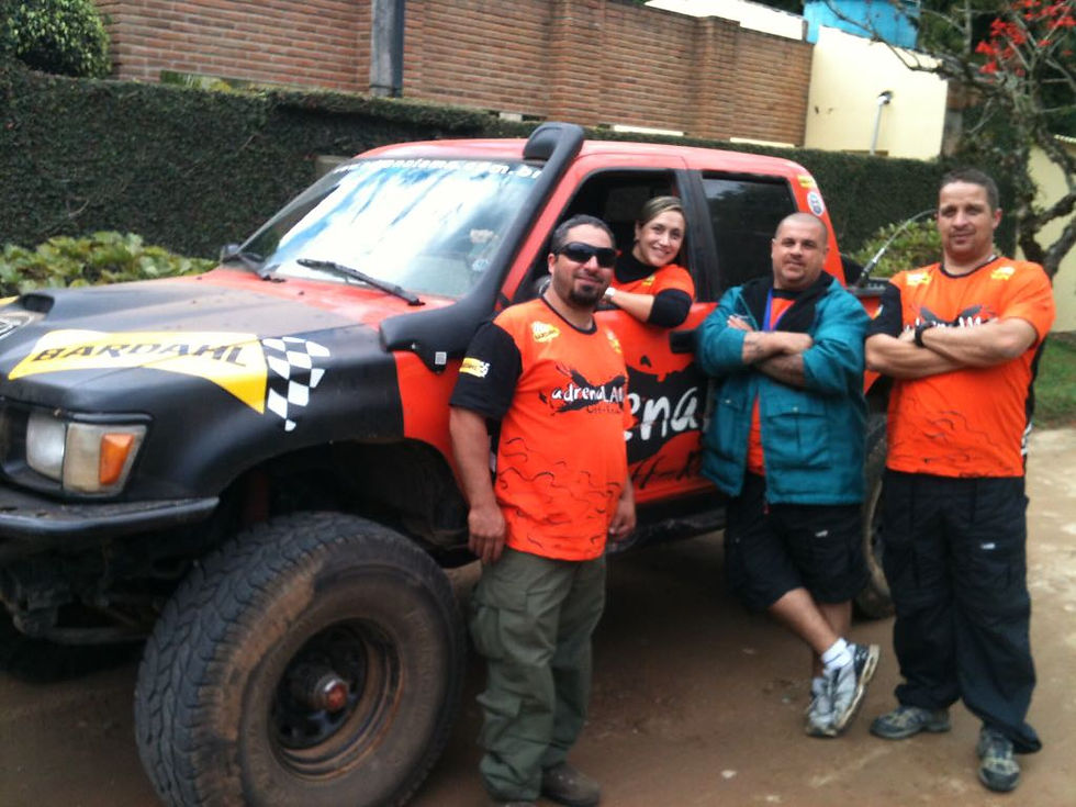 Na imagem Gonzo "O Mecânico", Leda, Serginho e Mazzeo Equipe Off-Road Bardahl.