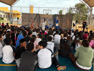 Barrinha recebeu um teatro musical que uniu fantasia e educação ambiental.