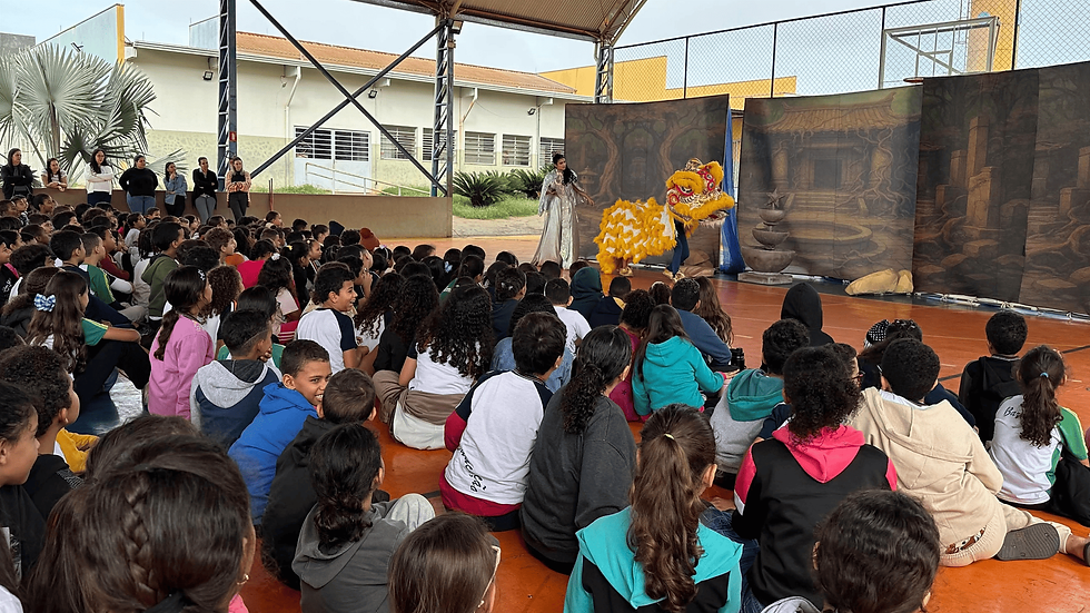 Barrinha recebeu um teatro musical que uniu fantasia e educação ambiental.