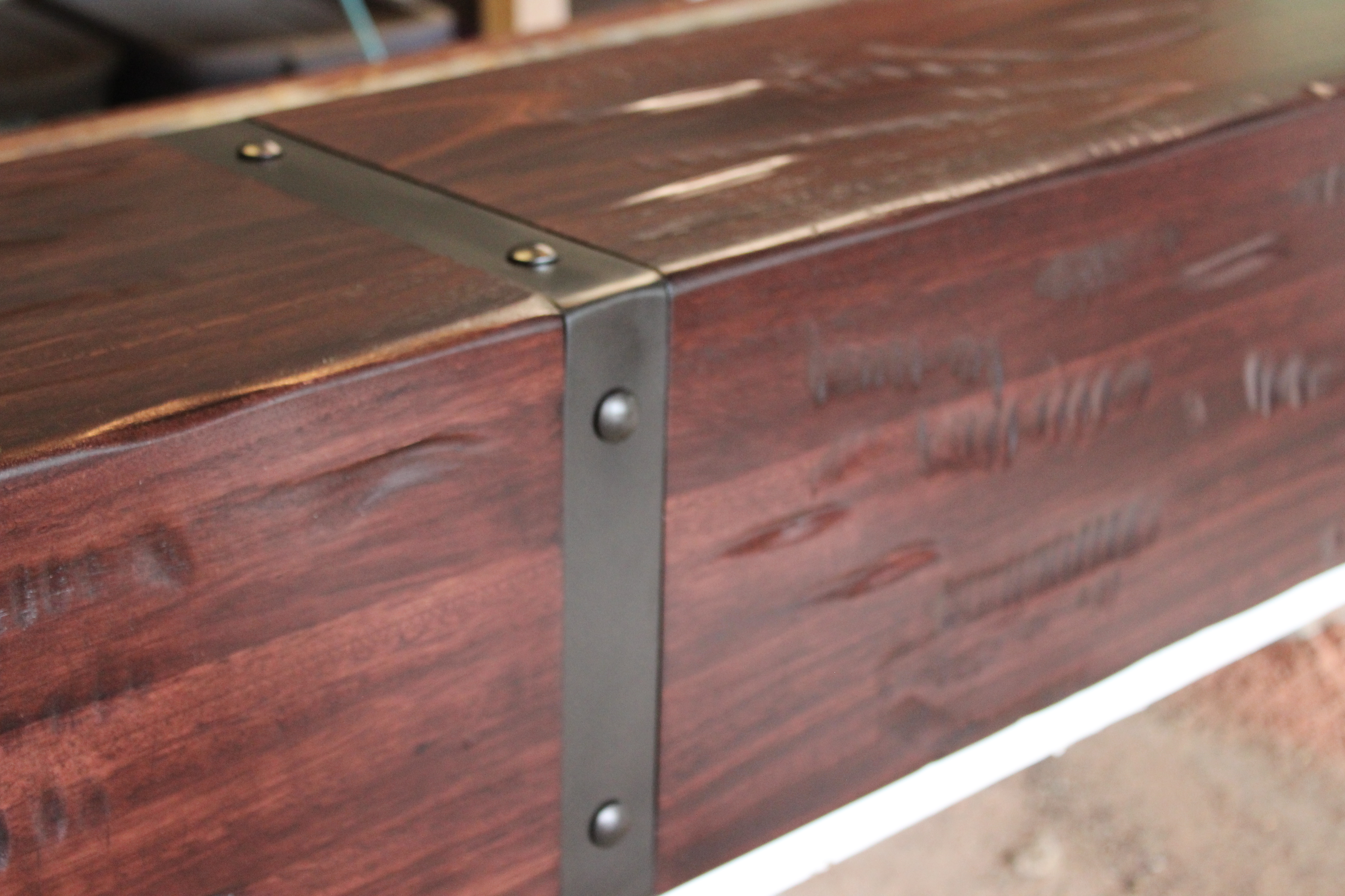 Red Gratus hardwood mantle