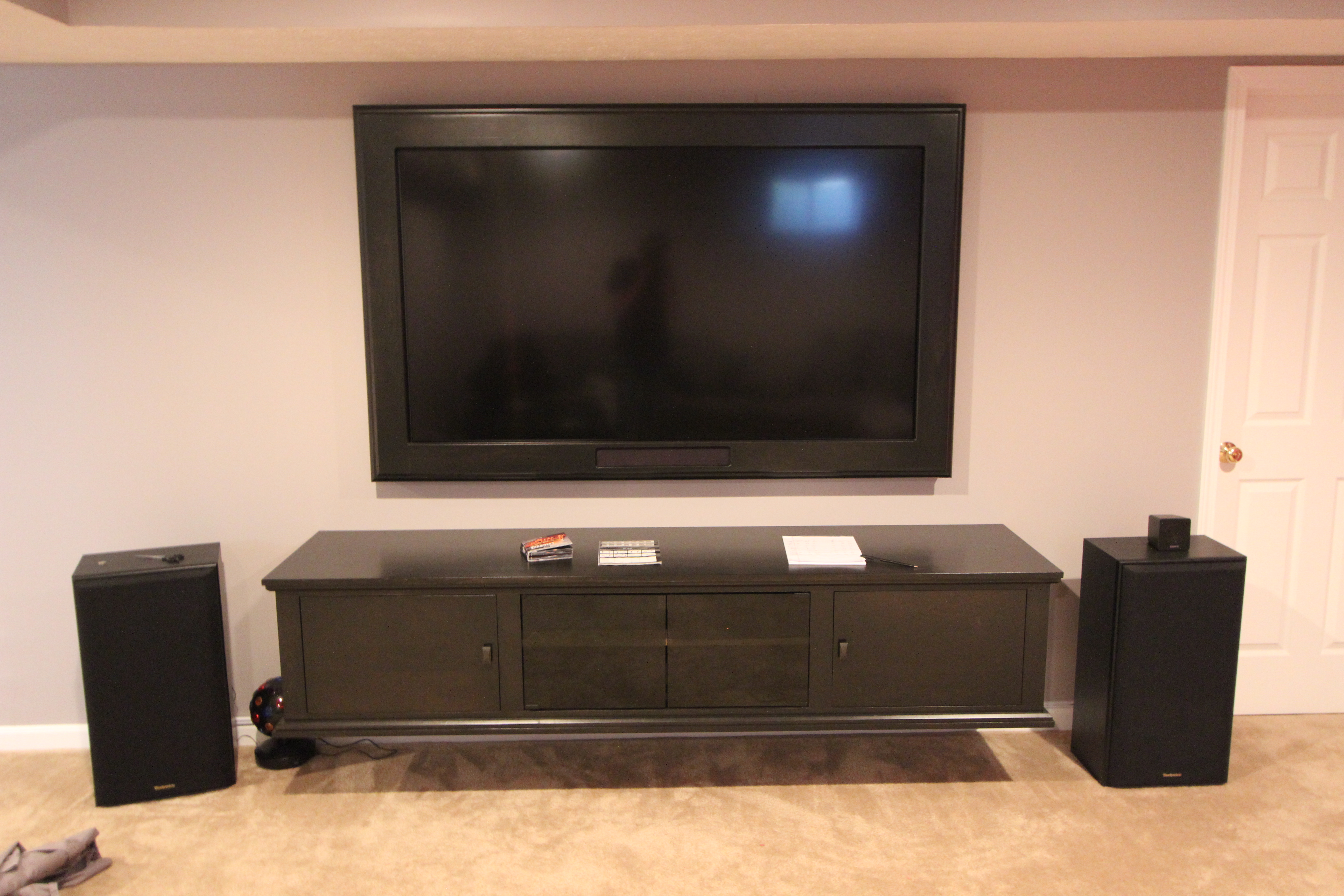 Floating media cabinet