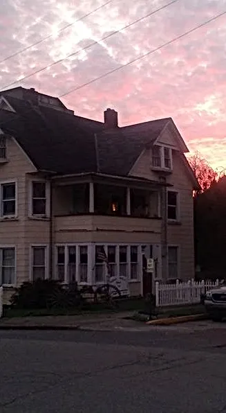 Hotel Williamson Wv Hatfield Mccoy House Inn