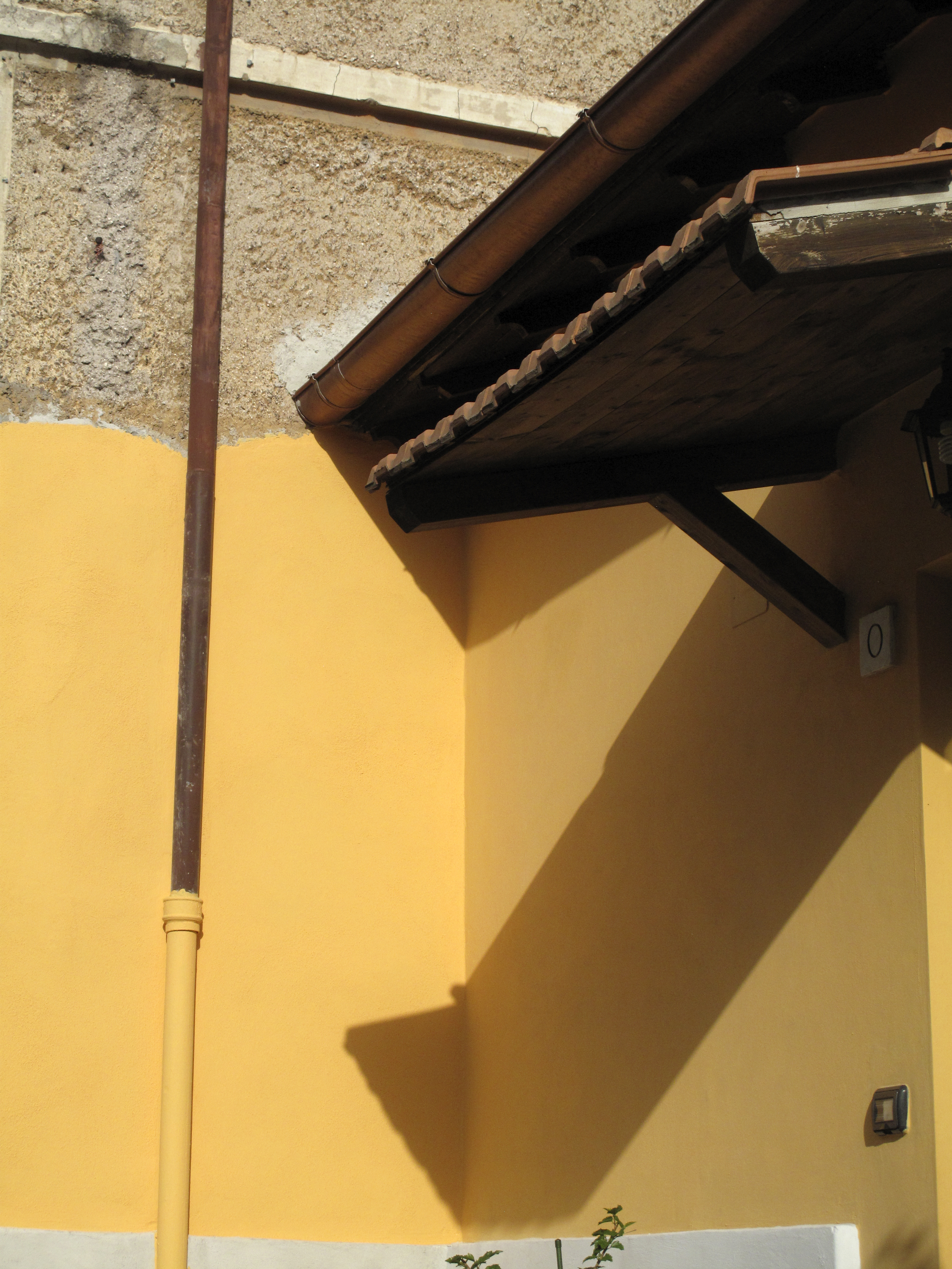 Yellow wall, Rome, Italy