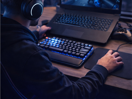 Idees i accessoris essencials per muntar un set-up gamer amb portàtil