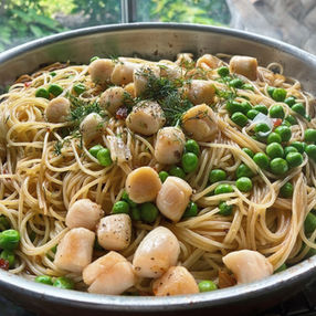 Budget-Friendly Scallop Pasta with Peas and Dill Recipe