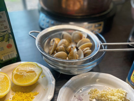 Can You Make Delicious Spaghetti with Clam Sauce Using Frozen Clams?