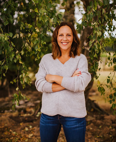 Lorraine Issott_edited.jpg