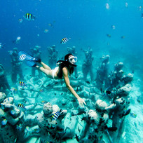 Snorkelling at underwater statues Gili Islands