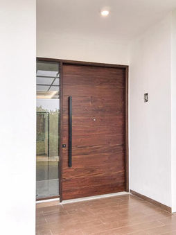 Pintu Utama lebar panel rata dari kayu solid