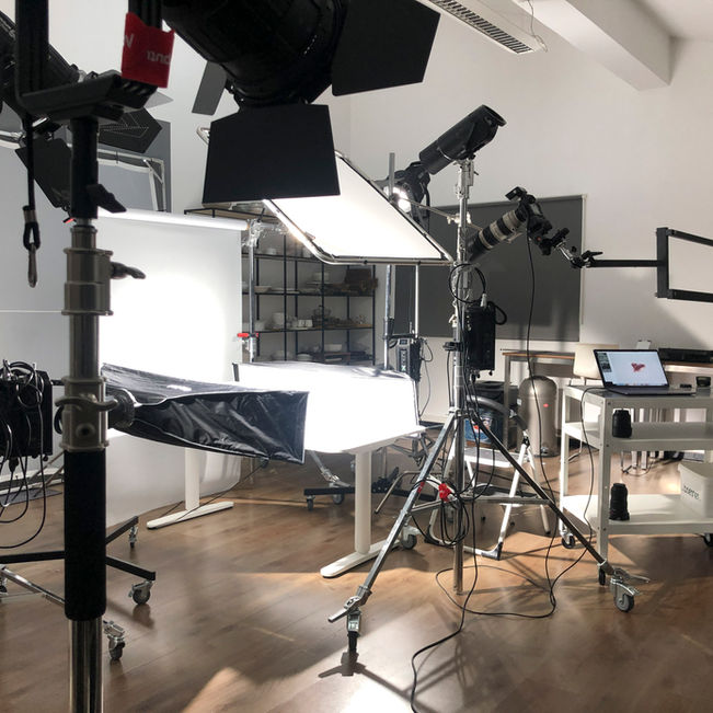 Werbefotograf – Einblick in den professionellen Studio-Setaufbau für das High-End Produkshooting von Lava – Kitchenkiss Studio