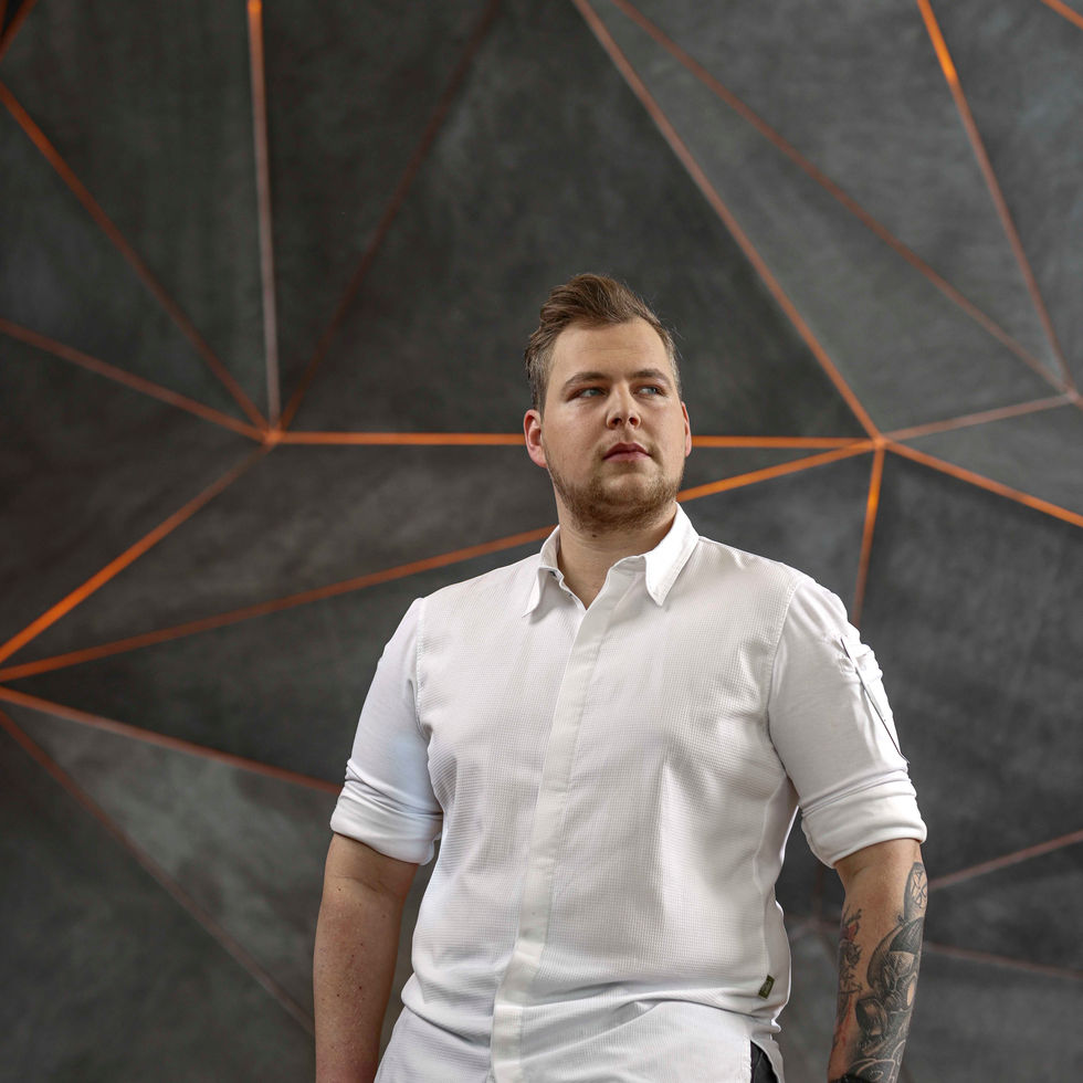 Werbefotograf – Professionelles Charakter-Portrait des Küchenchefs im Mountain Hub Gourmet – Kitchenkiss Studio