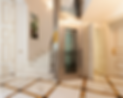 Apartman girişinde asansör