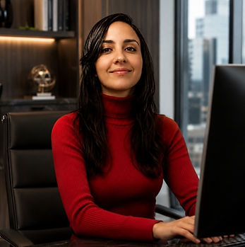 Adriana Jeritox em seu escritório