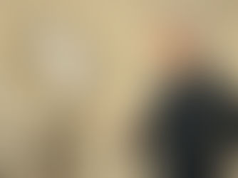 Relógio e martelo de juiz representando prazos de prescrição penal e Advogado Criminal Itajaí