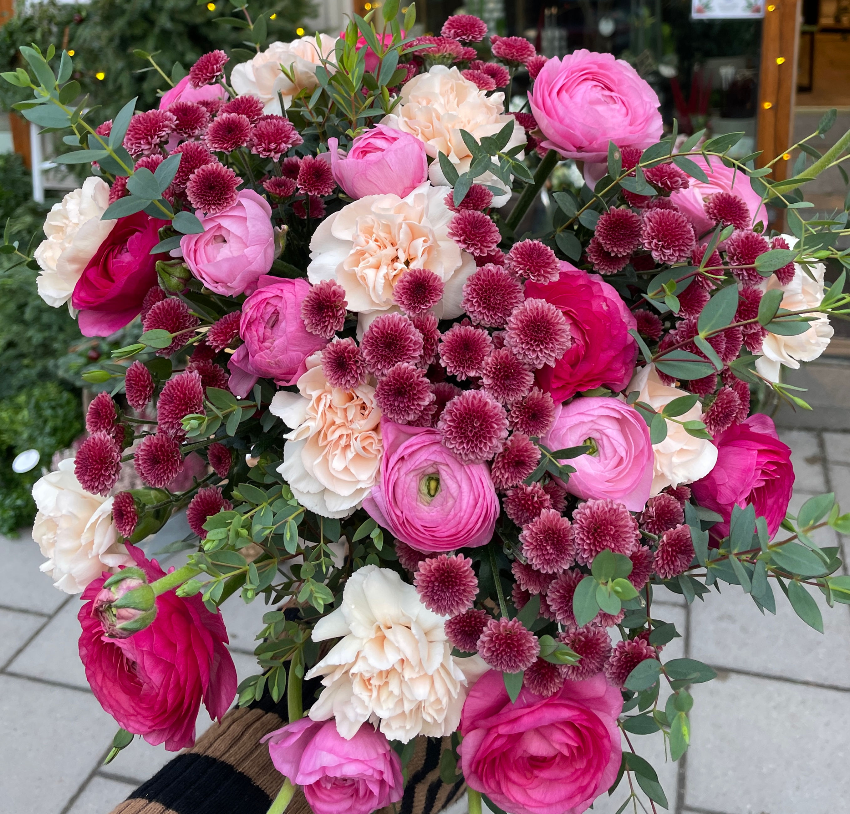 Kärleksfrossa - en bukett med ranunklar