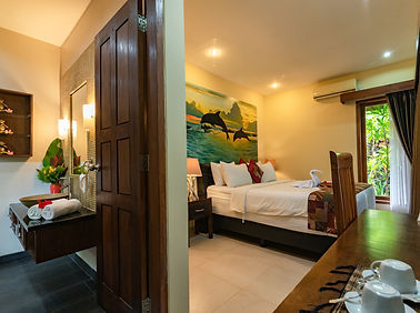 lovina retreat bedroom and bathroom