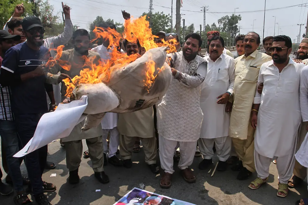 Traders burn an effigy of Indian Prime Minister Narendra Modi during an anti-India demonstration in Mulan, Pakistan, on May 8, 2025.