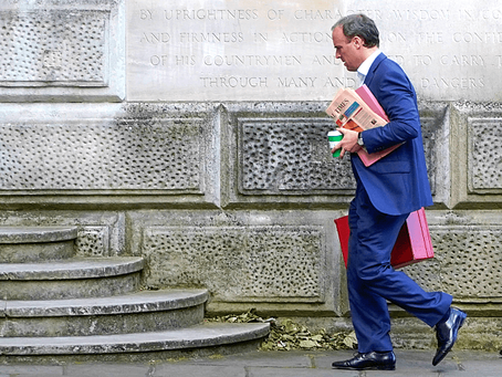 UK Foreign Sec Says ‘I’d Only Kneel to My Wife and the Queen’, Immediately Backs Down