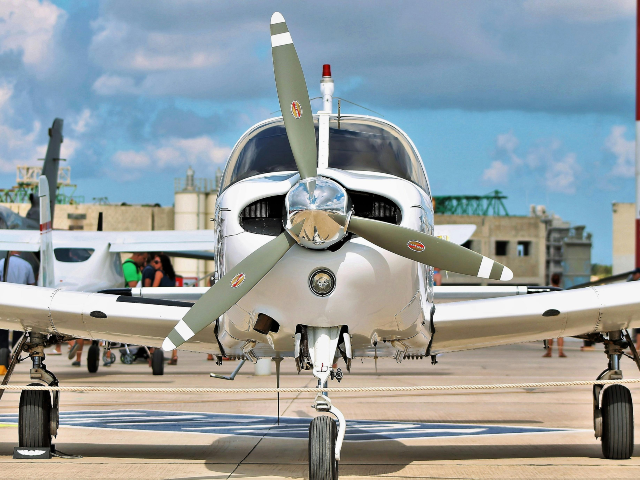 Plane Crashes on Top of Car as it Lands on a Florida Freeway, Only Minor Injuries