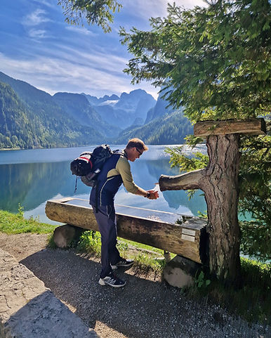 Erfrischung am vorderer Gosausee beim Brunnen