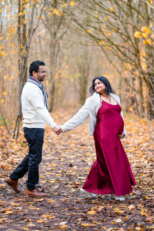 Winter Maternity shoot in woodland