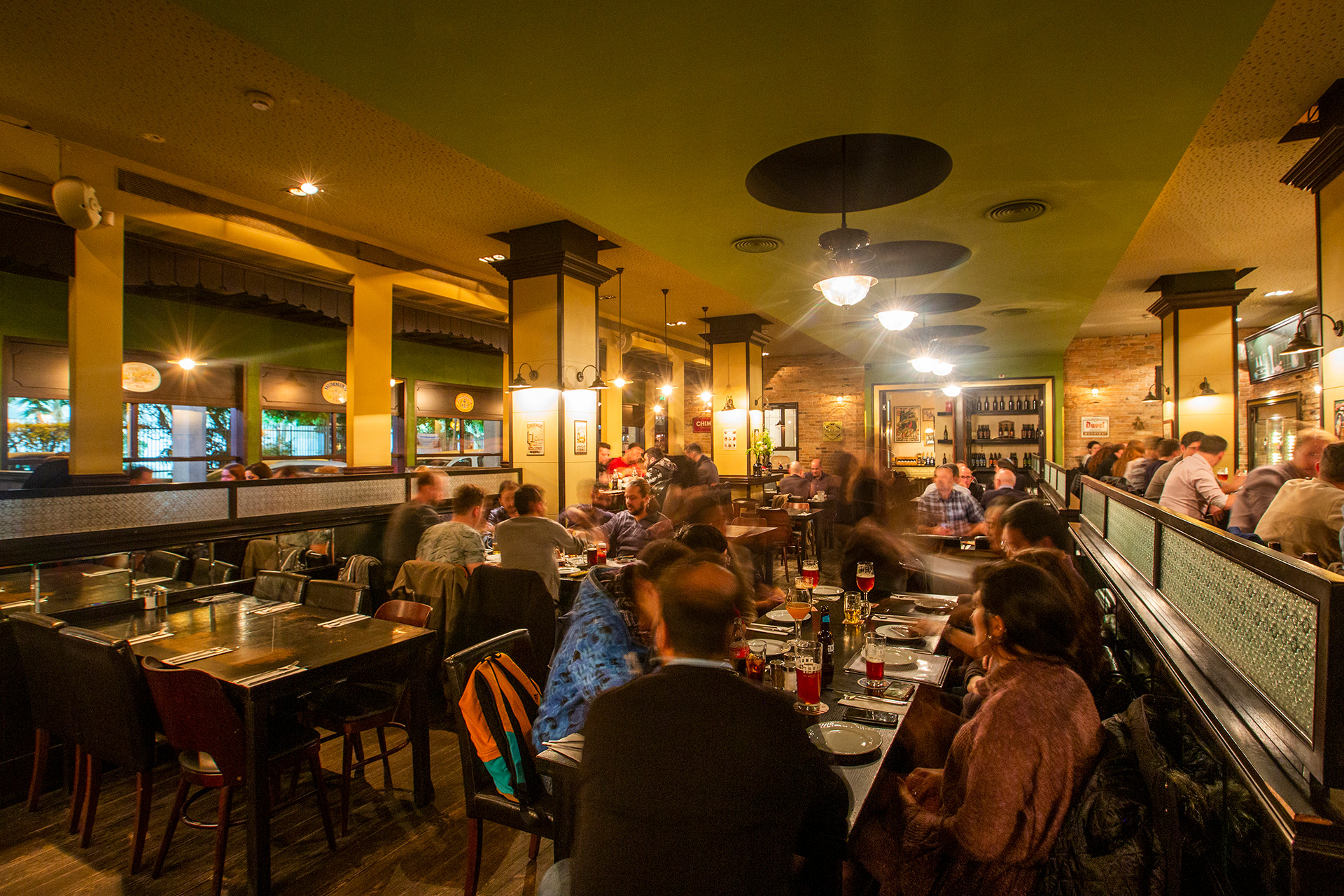 Porter & Sons: Tel Aviv's Extensive Beer & Culinary Offerings