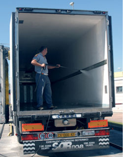f20150812100346-allegrini_disinfezione-camion-frigo