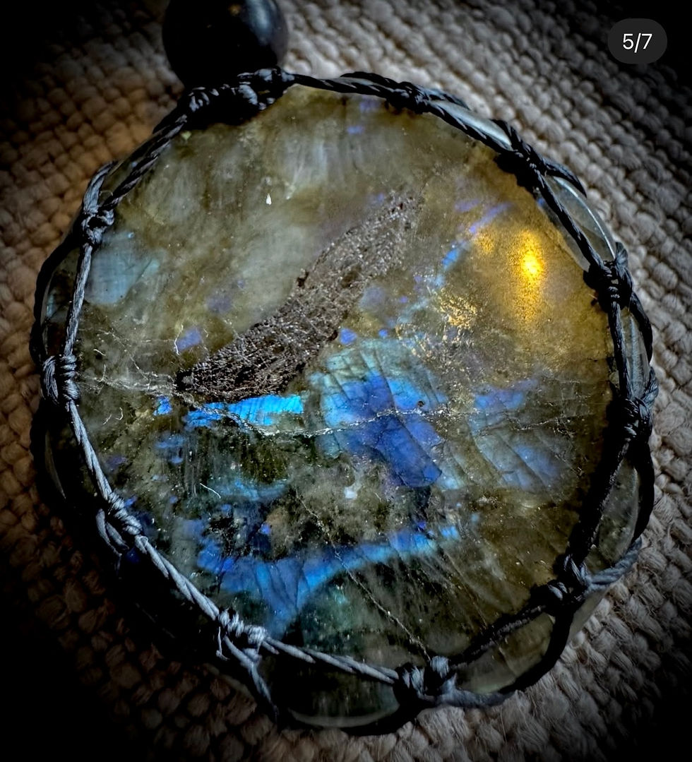 Miniaturbild: Halskette / Amulett mit Labradorit / Messing / Holz