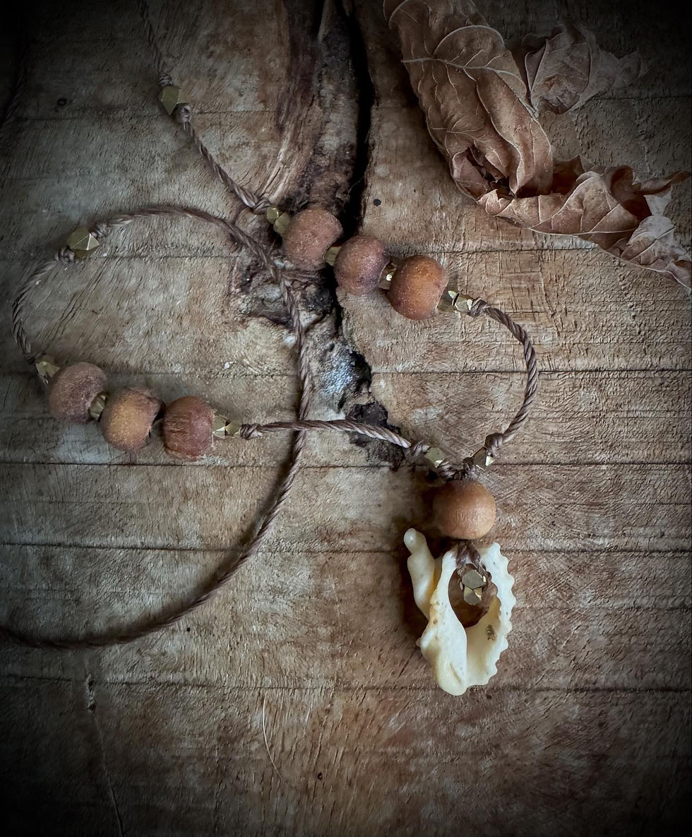 Miniaturbild: Halskette / Amulett mit Muschel / Messing / Holz