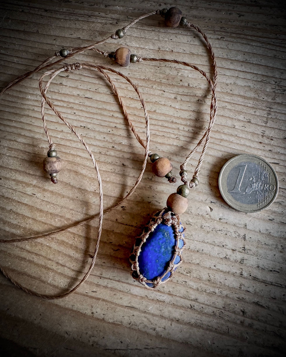 Miniaturbild: Halskette / Amulett mit Lapislazuli mit Pyrit / Bronze / Holz