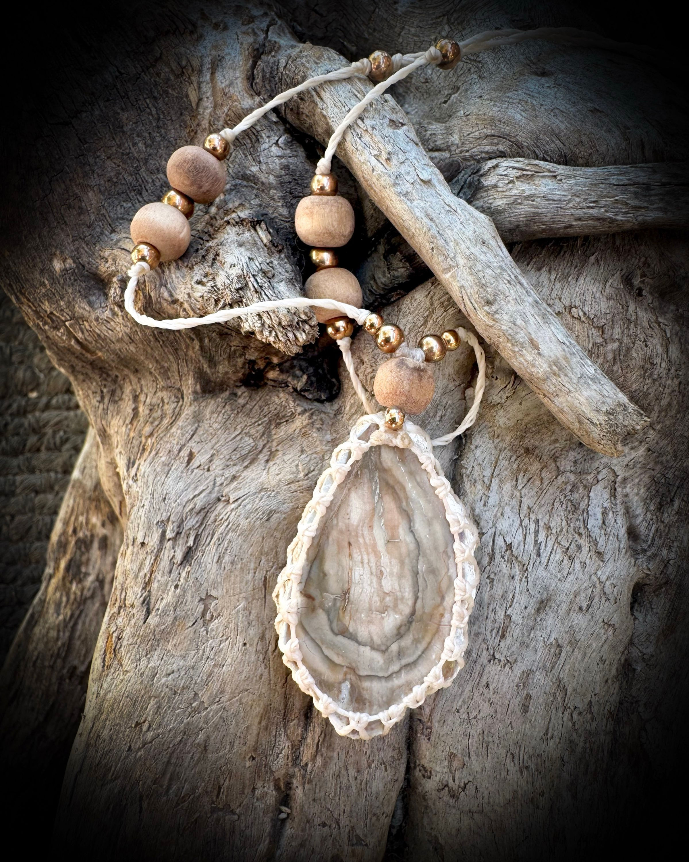 Halskette / Amulett mit versteinerten Holz / Roségold / Holz