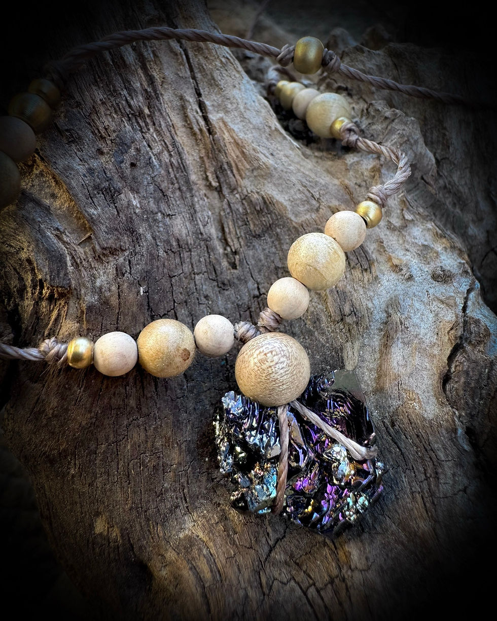 Miniaturbild: Halskette / Amulett mit Silizium / Messing / Holz