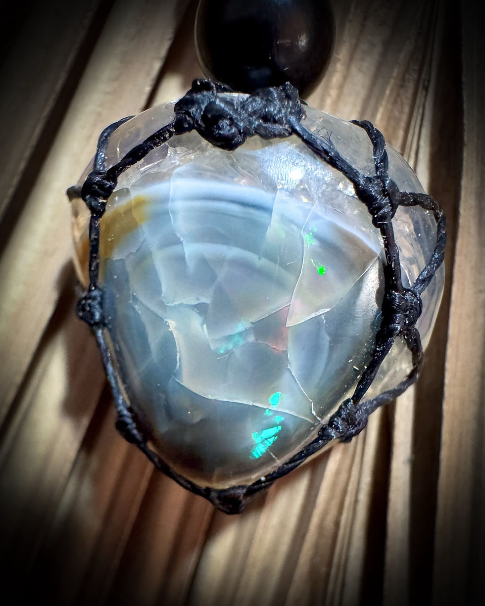 Miniaturbild: Halskette / Amulett mit Opal / Edelstahl / Holz