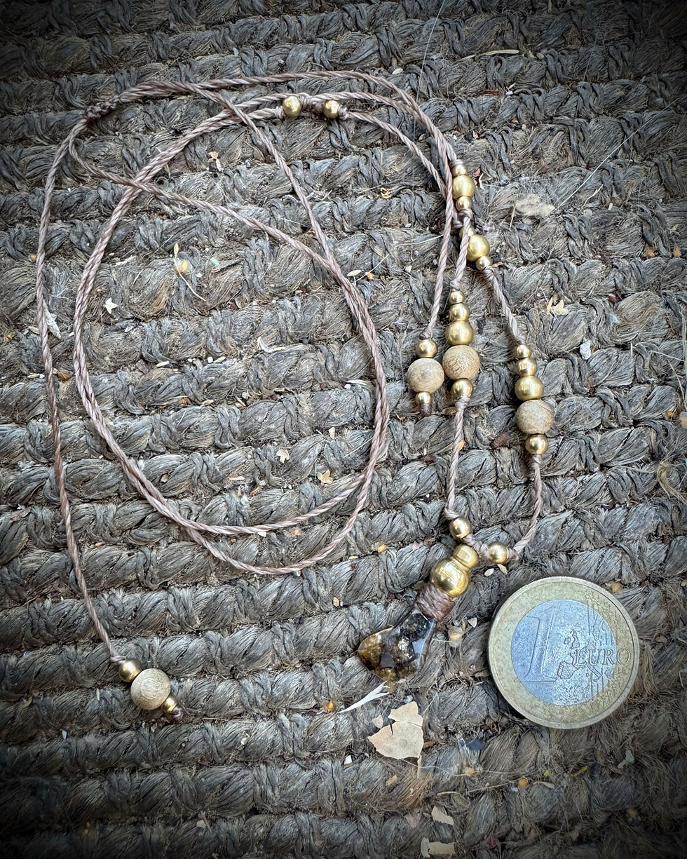 Miniaturbild: Halskette / Amulett mit Seymchan Pallasit (Meteorit) / Messing / Holz