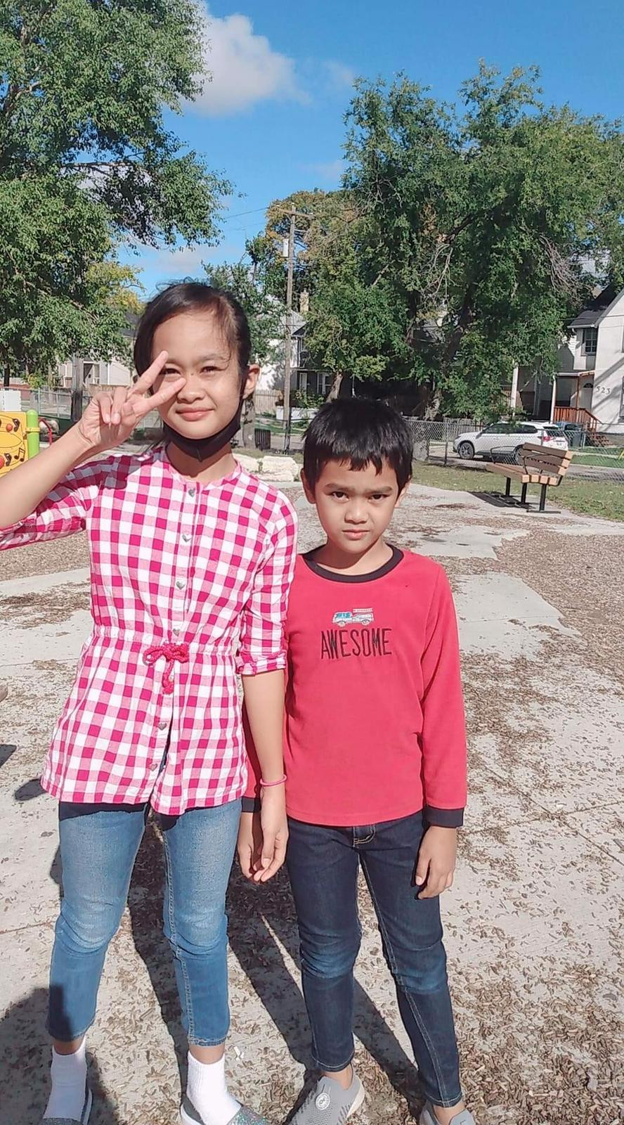 Hai con lớn của Nay Them tại Winnipeg, Canada