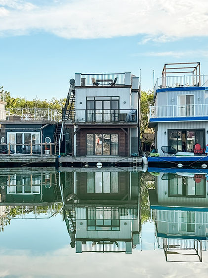 Floating Home 12 Toronto.jpeg