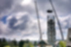 Harzturm erreicht volle Höhe; Kräne montieren Aussichtsplattform und Außenverkleidung.