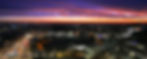 Leipzig bei Nacht vom Kirchturm unter farbigem Abendhimmel.