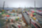 Panorama: Baustelle Veddeler Brücken mit Kränen und Bahngleisen.