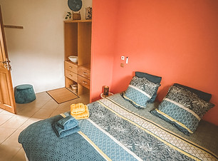 chambre olivia lit double.jpg